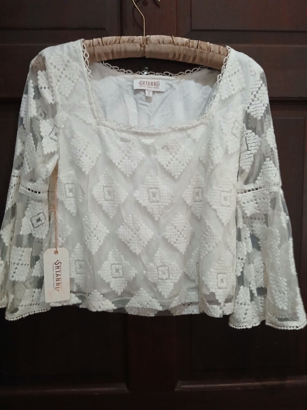 Shyanne Diamond Embroidered White Lace Sheer Women’s Top Bell Sleeve NWT Size S